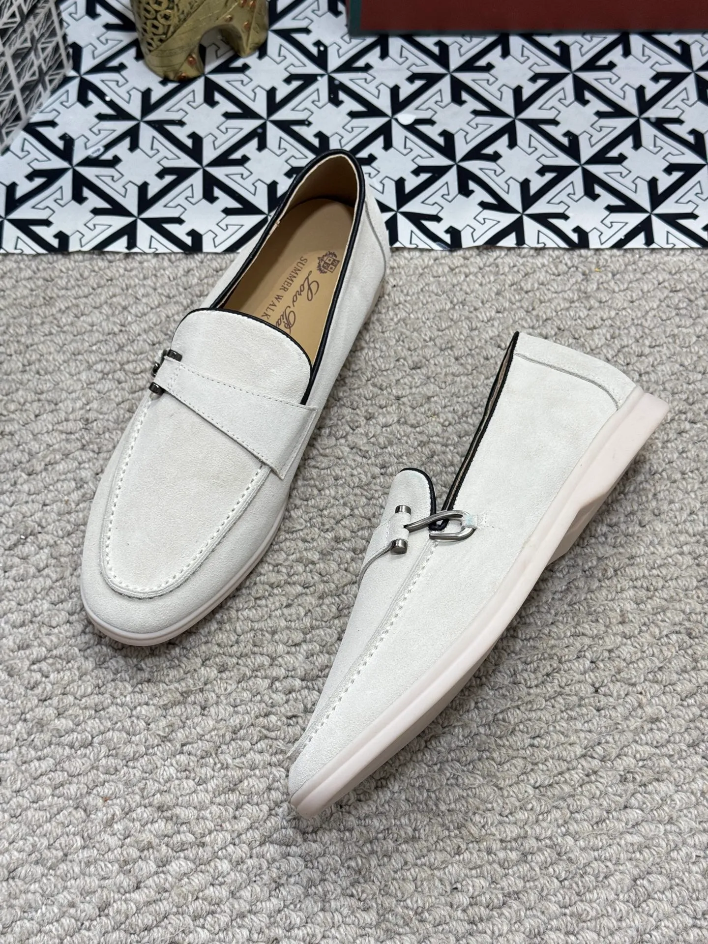 Men's men's shoes 💰380 [New model] 🍓🍓Loro Piana - LP couple model. The new moccasins are made of water-repellent treated suede uppers with rubber soles, a classic. The complex craftsmanship and meticulous structure make the shoes light and soft, allowing you to walk comfortably and freely. Perfect for wearing at the beach or out in the water during the summer. Size: 35-44 (45 customized MH)